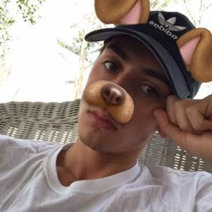 Meet your Posher, Camron